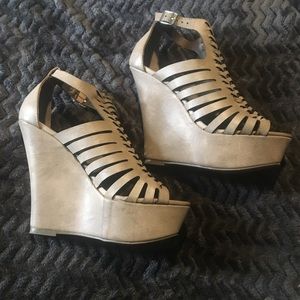 Madden Girl Wedges